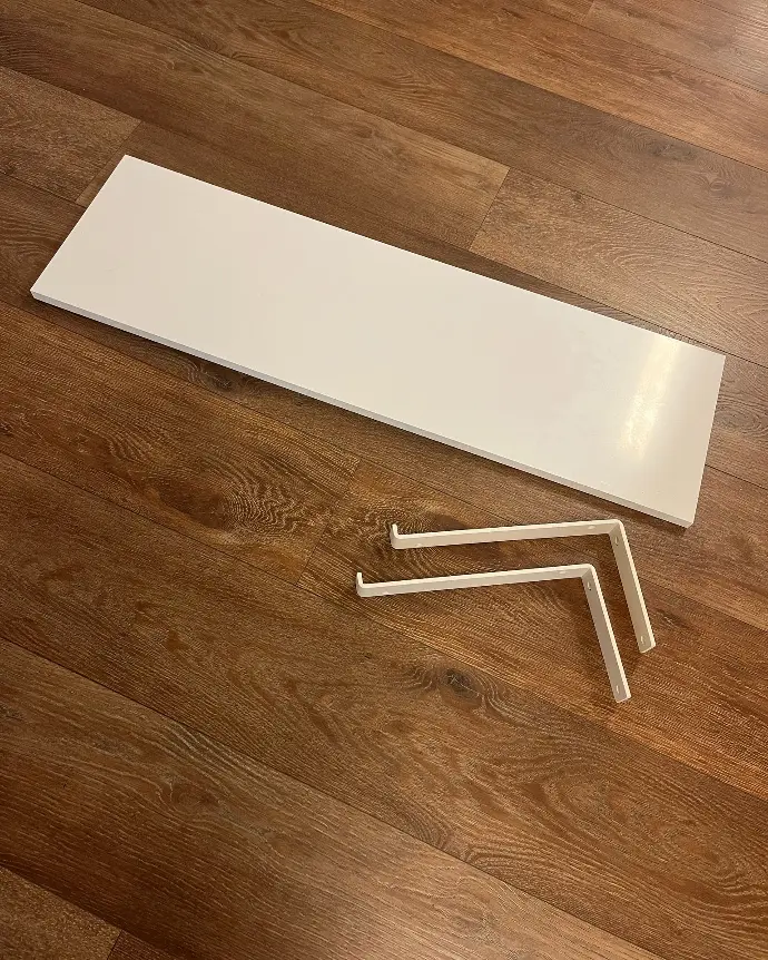 Shelf, White (connected to wooden plate)